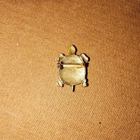 Vintage Gold Tone Turtle Brooch Pin With Red Enamel Shell - Picture 2 of 2